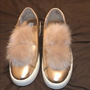 Rose Gold Steven Madden “Breeze” shoes w/ Pouf